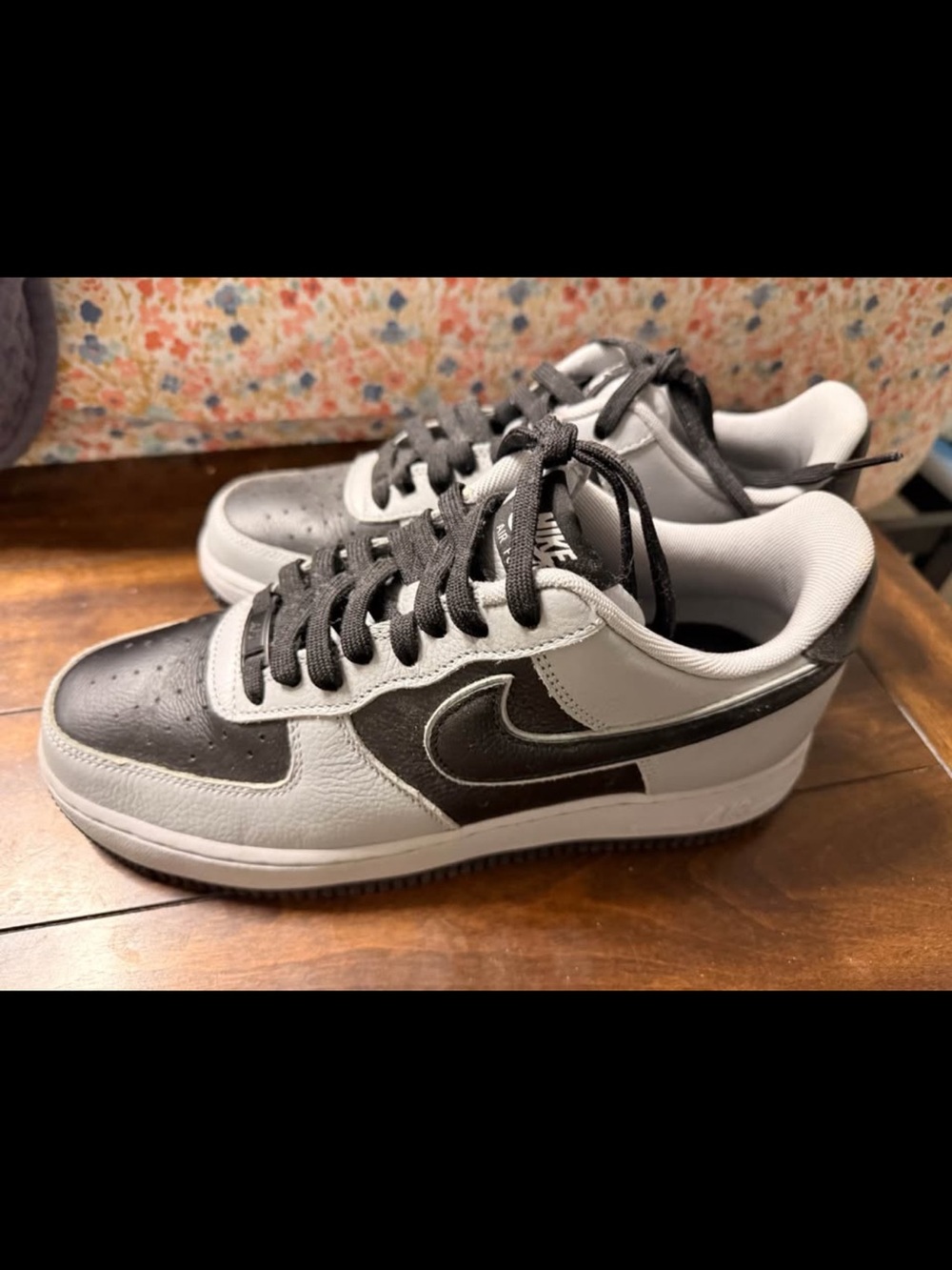 Nike Men’s Low-Top Sneakers in Black and Gray